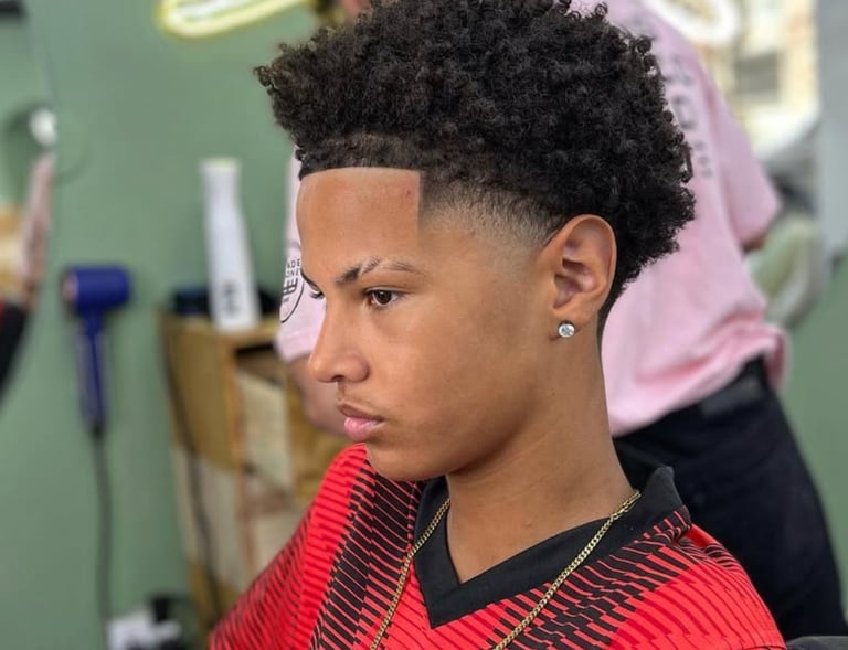 Fade-hiustenleikkaus osana modernia barbershop-tyyliä