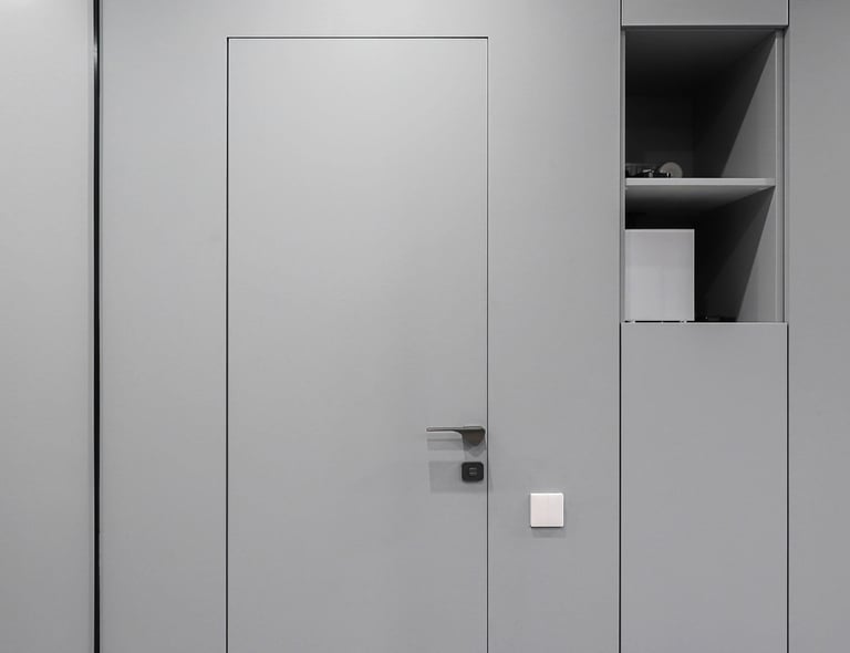 Drzwi ukryte. Drzwi bezprzylgowe. Eleganckie drzwi wewnętrzne. 