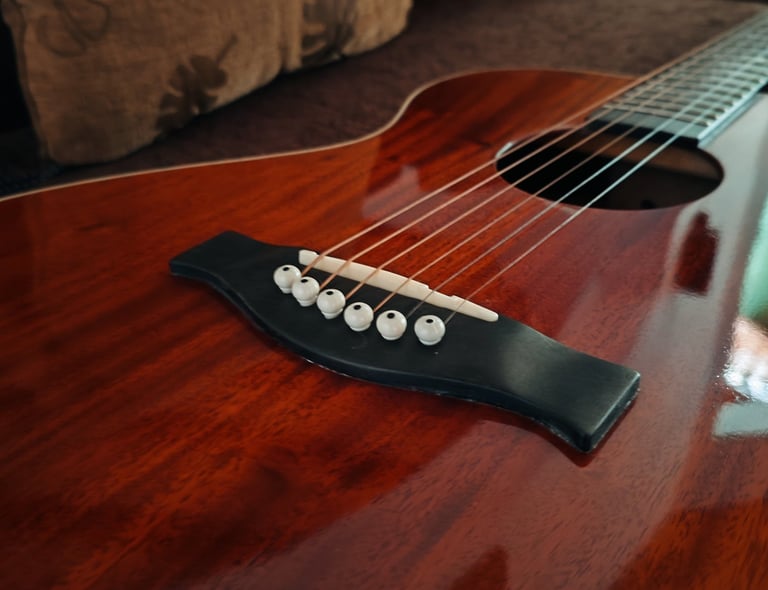 Solid Mahogany Guitar OM Model