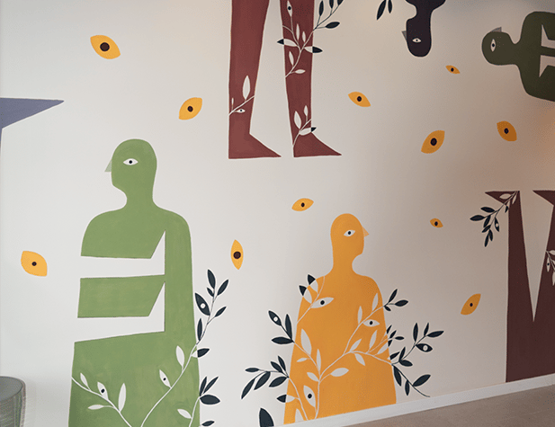 a group of fish in a row of fish