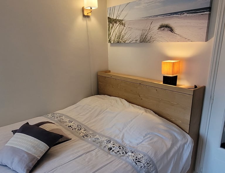 tête de lit sur mesure avec ouverture pour rangement intérieur