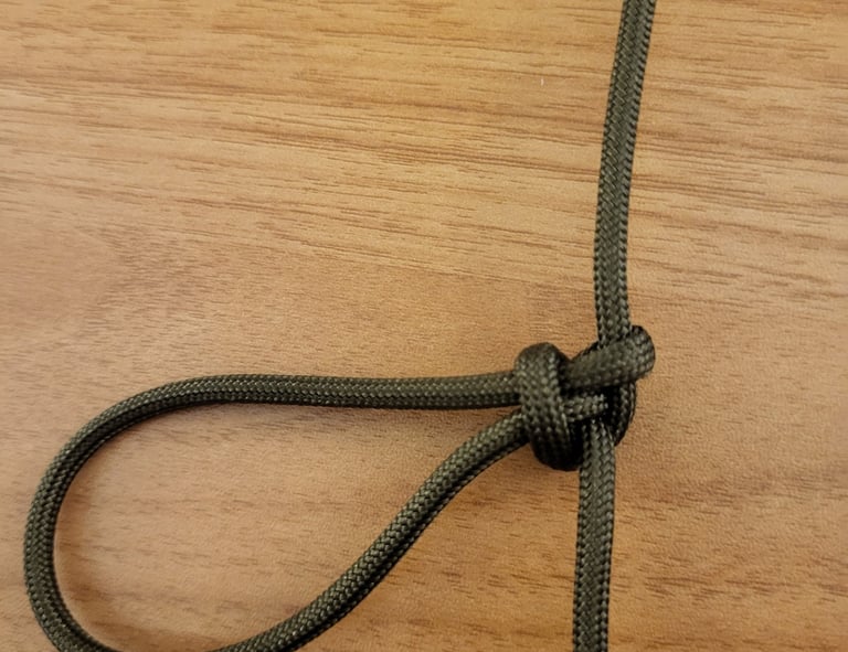 A Span loop tied with paracord. Non-binding and easy-to-tie