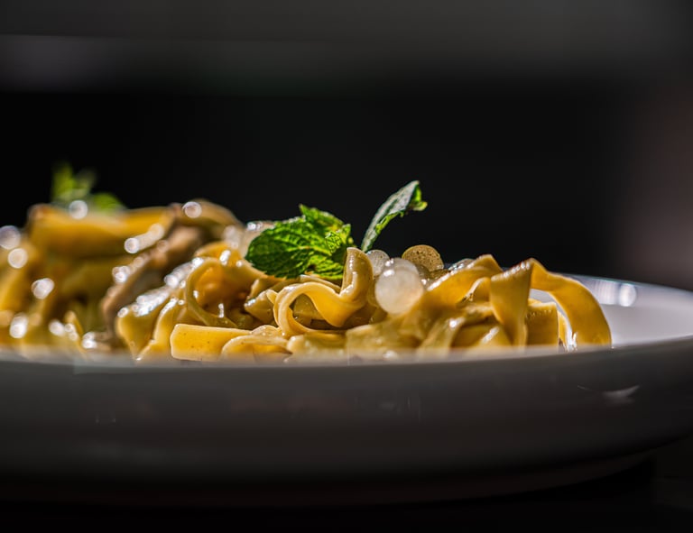 shooting food piatto di tagliolini ostriche e menta