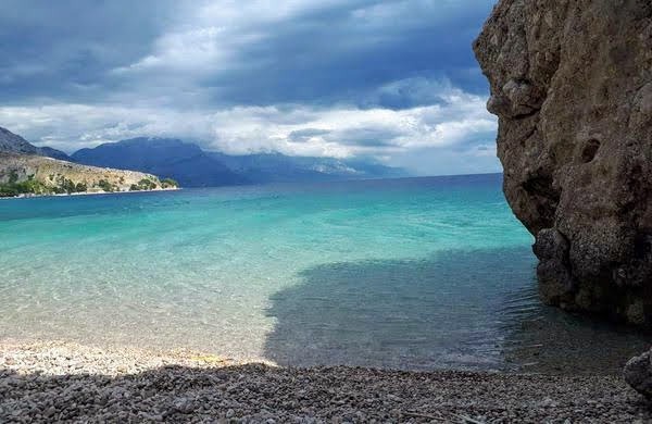 The photo shows the westernmost part of Artina Beach.