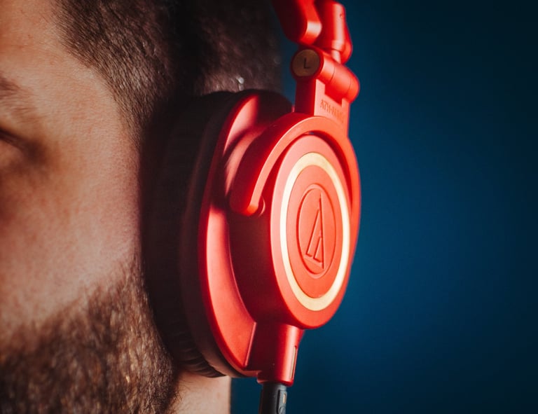 Session de mastering audio en studio professionnel