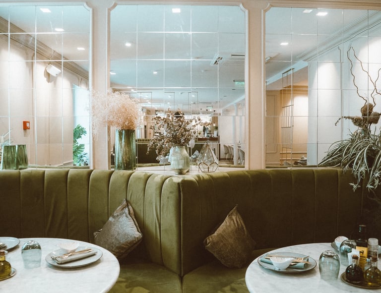 vue intérieure du restaurant la fourchette à dakar