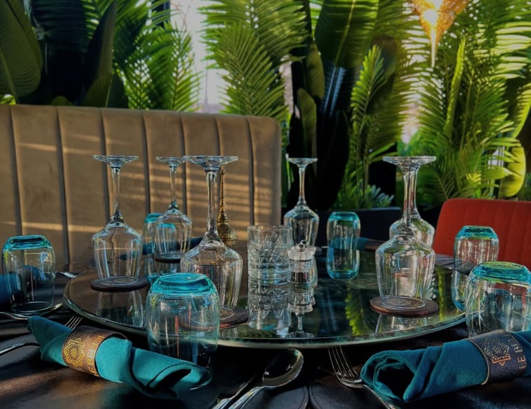 vue intérieure du restaurant le beldi à dakar
