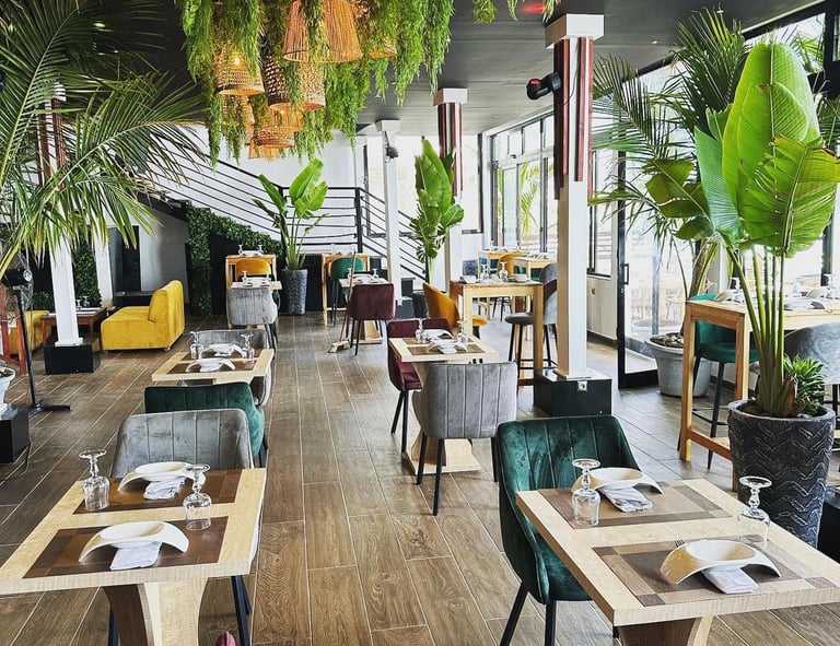 vue intérieure du restaurant the jungle à dakar