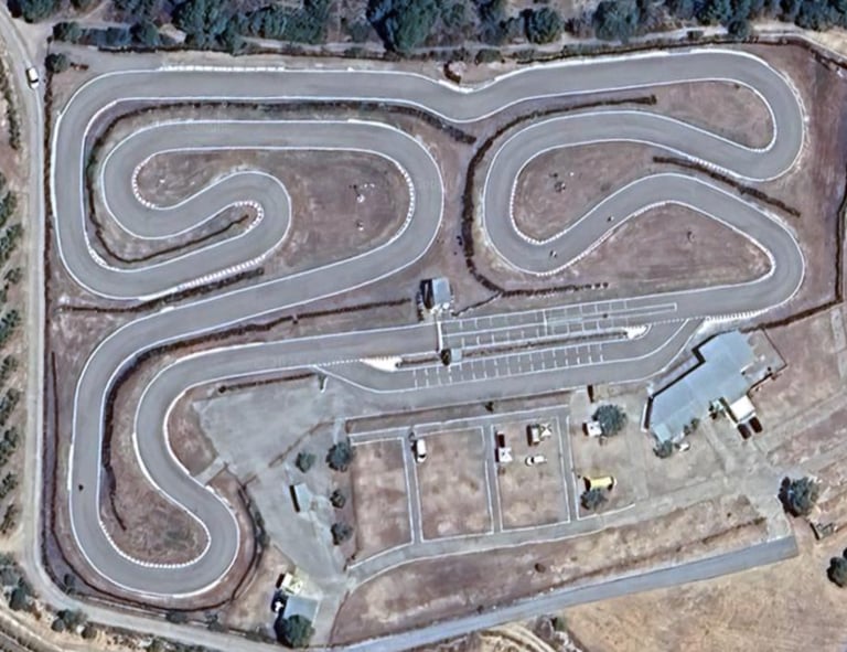 Trazado del karting de Móra d’Ebre para pitbike