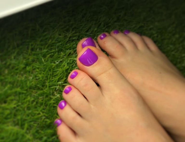 Klientės aparatinis pedikiūras