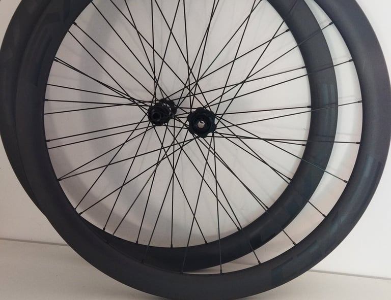 Paire de roues carbone - Moyeux DT Swiss 350