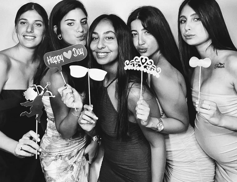 עמדת צילום , עמדת צילום לחתונות , עמדת צילום הכי יפה