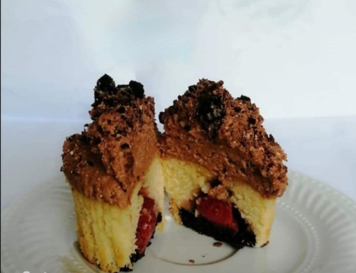 cupacake chocolate relleno fresa chocolate galleta pasteleria queti lima