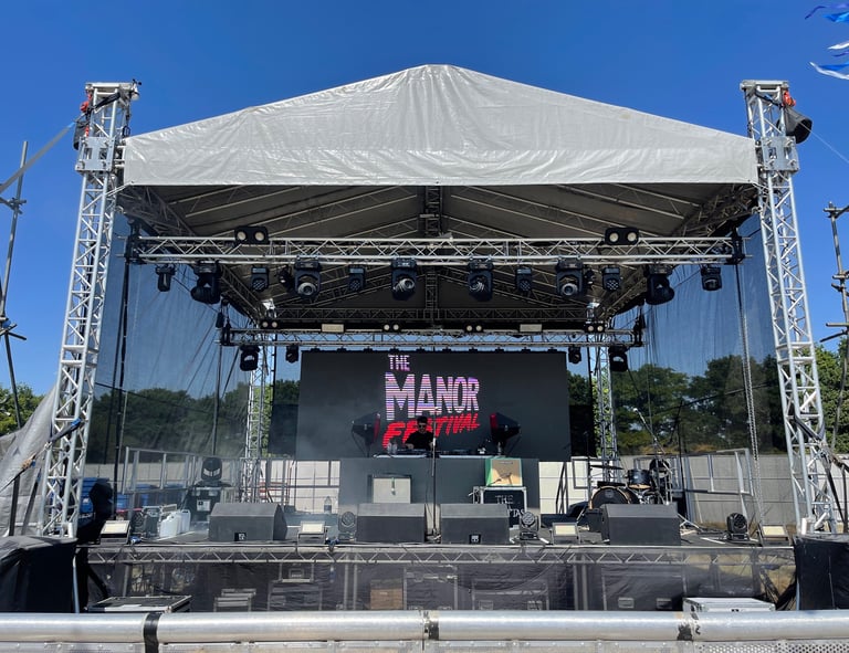 Gabel stage Roof system 