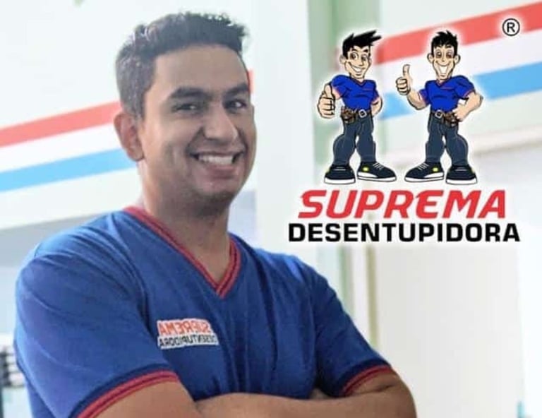 técnico da empresa suprema desentupidora