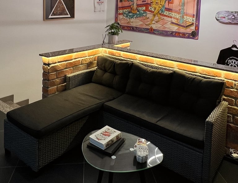 Pormenor interior estúdio de tatuagens e body piercing em Vagos, Aveiro