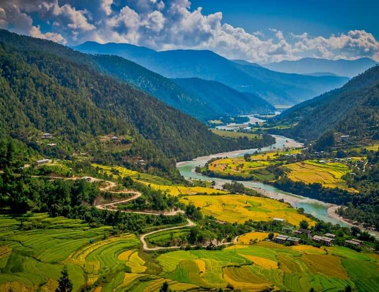 view_from_khasum_yulley_namgyal_stupa_the_nippy_flowing_mochu_river_in_punakha