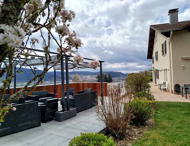 Terrasse avec canapés de jardin