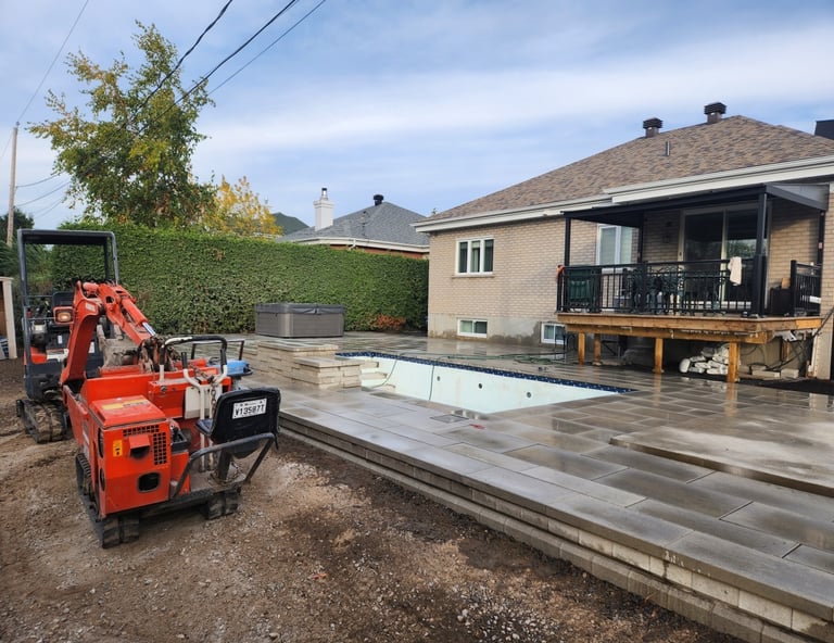 Entrepreneur expert en pavé uni à Brossard - Installation durable de terrasse et entrée.
