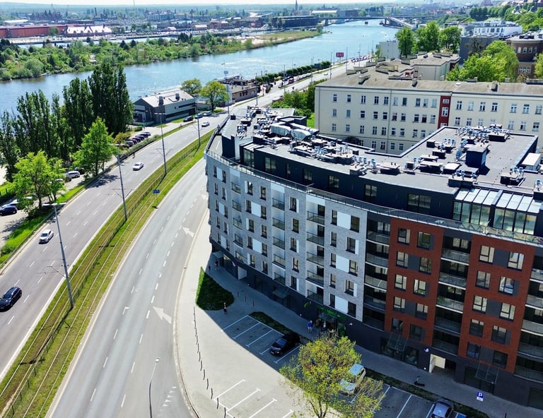Nowoczesny apartamentowiec nad rzeką w Szczecinie – apartamenty na sprzedaż z widokiem na wodę