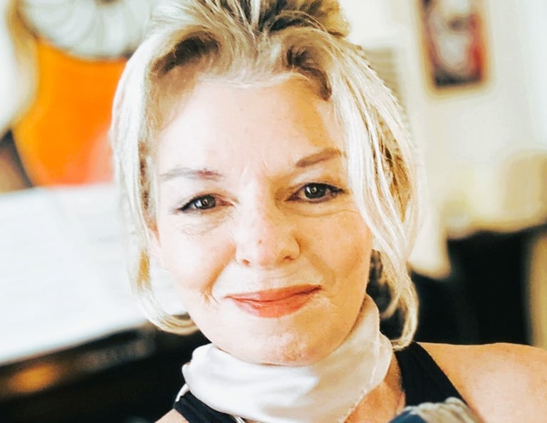 Intuitive psychic tarot reader Los Angeles In-Person & Online by Maya Britan