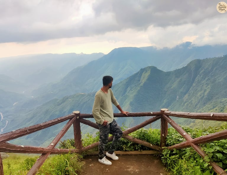 Cinematic Views and Cloud-Kissed Cliffs – Laitlum Canyon