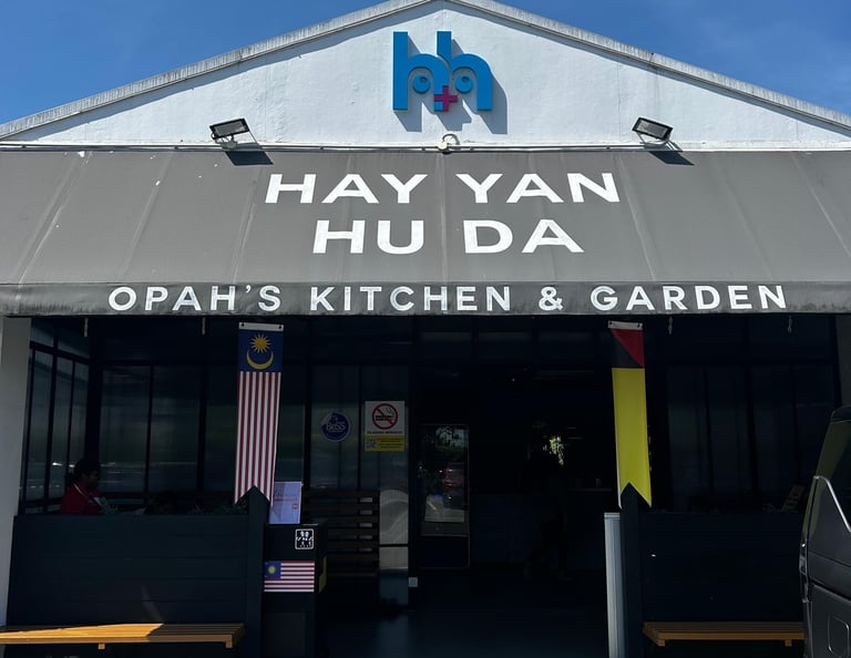 outlet pertama hayyan huda