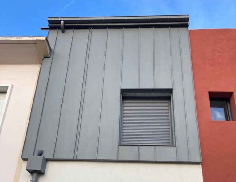 façade en joint debout en zinc quartz