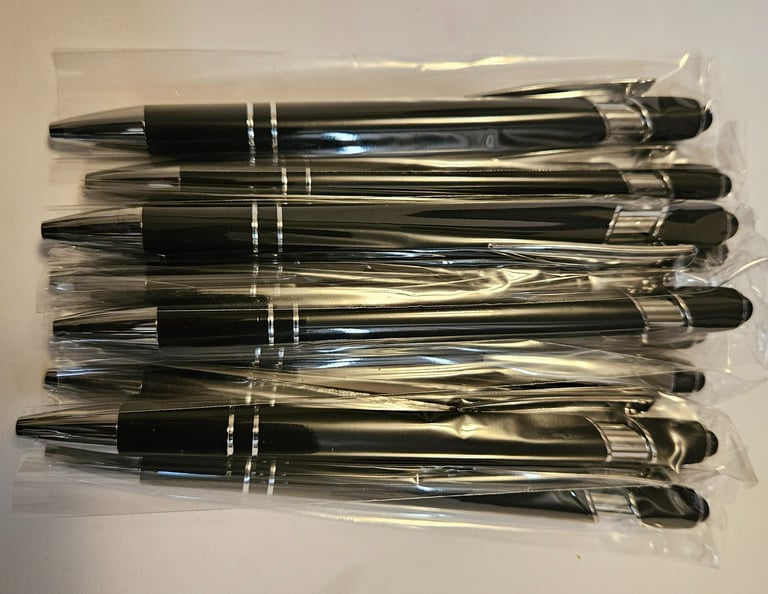 Stylus pens come in plastic sleeves