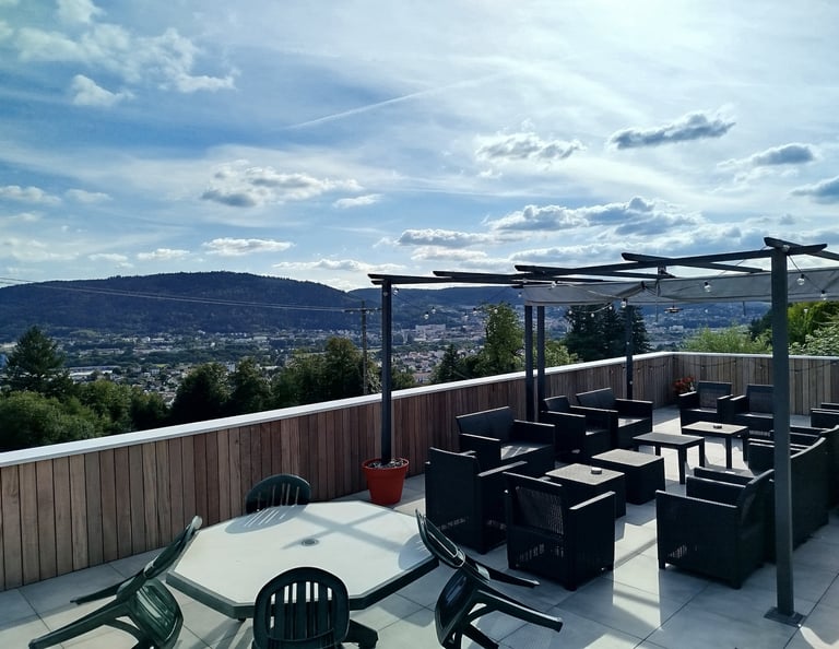 Terrasse avec canapés de jardin