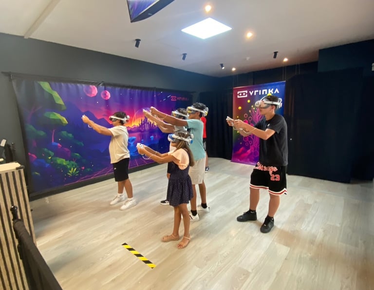 Niños celebran su cumpleaños en VRINKA