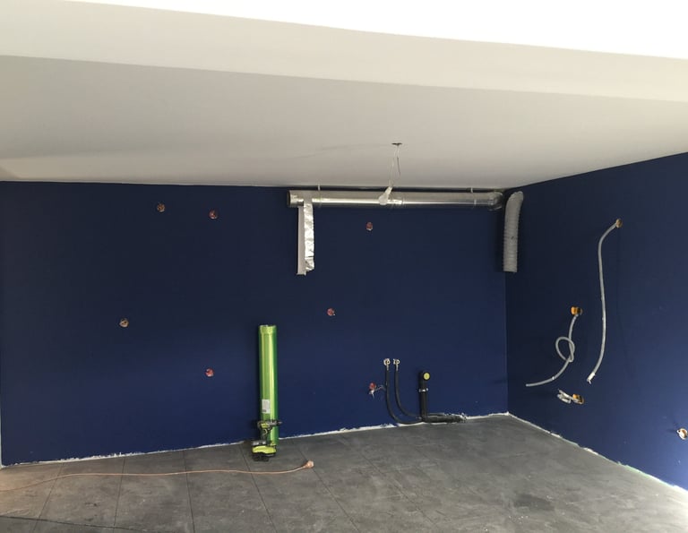 pièce vide à optimiser pour espace cuisine dinatoire