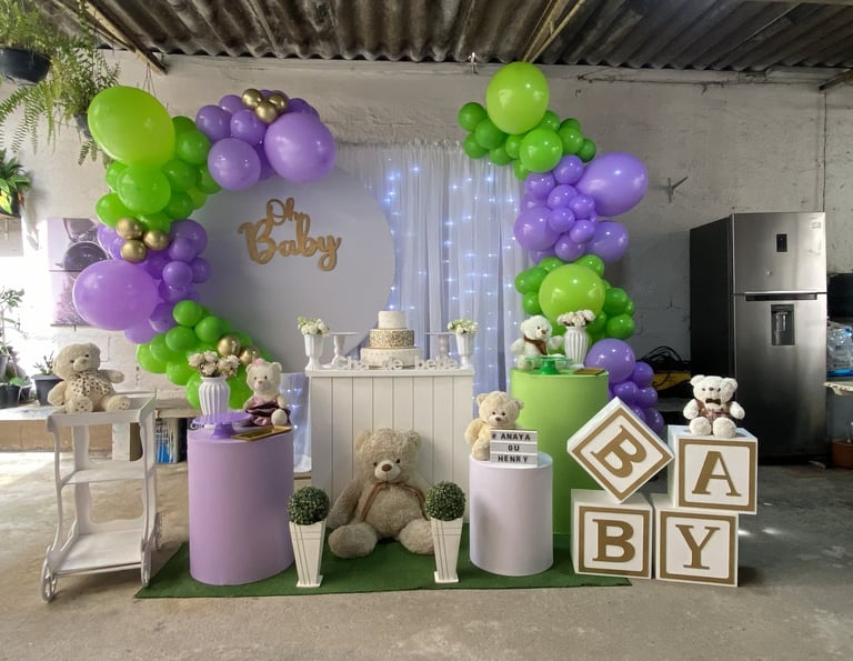 Decoração infantil chá revelação ursinhos com balões verde e lilás na Freguesia do Ó