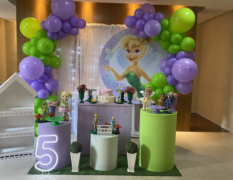 Decoração infantil Sininho na Freguesia do Ó com balões verde e lilás