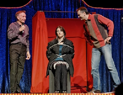 spectateur-regarde-magicienne-mystere