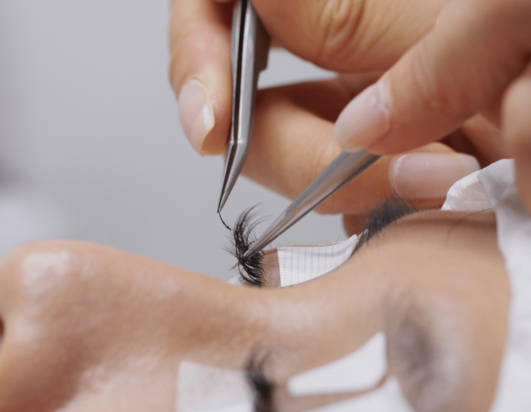 An individual is offering eyelash services with expertise