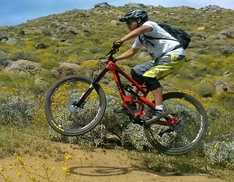 Teachng mountain bike coaching on jumping techniques 