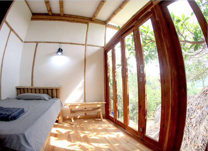 habitación con piso de madera en Casa Yoga Minca