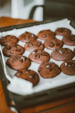 3-ingredient-no-bake-keto-chocolate-chip-cookie