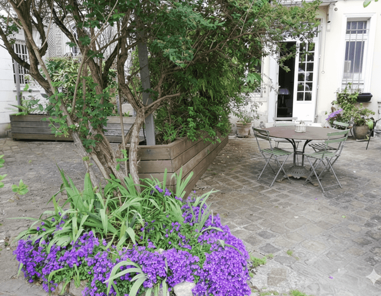 Cour privée d'une maison dans les Yvelines