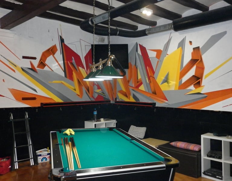 Graffiti mural en pared interior de Asociación cannábica. Barcelona, Mallorca