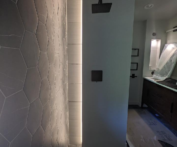 lighting in shower with glass shelves
