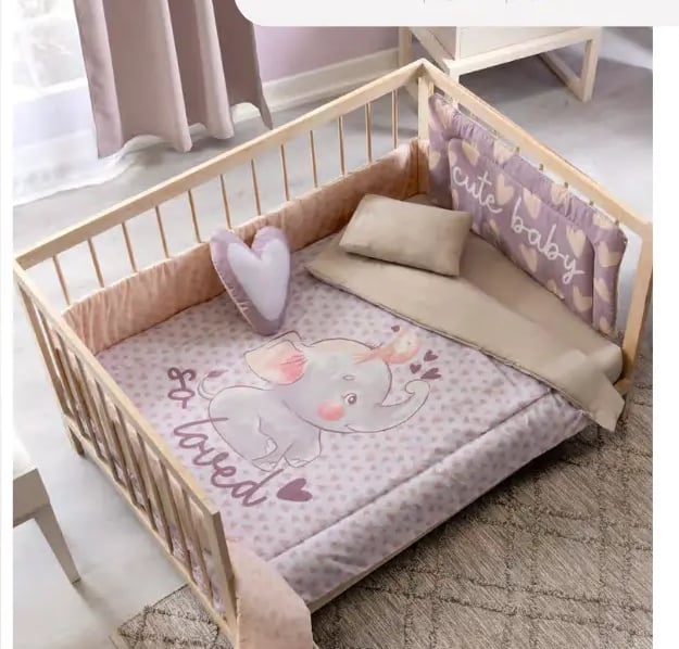 Cunero rosa con estampado de elefante modelo Cute de la marca Vianney