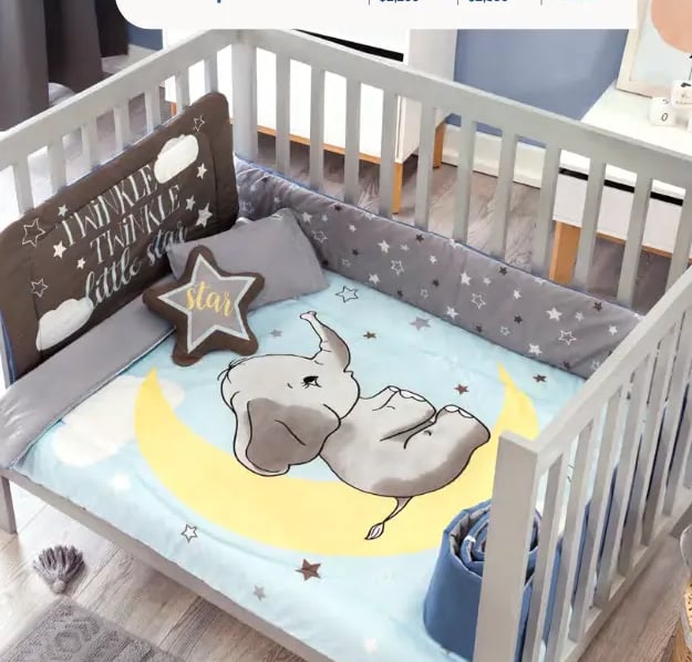 Cunero azul con estampado de elefante modelo Elephant de la marca Vianney