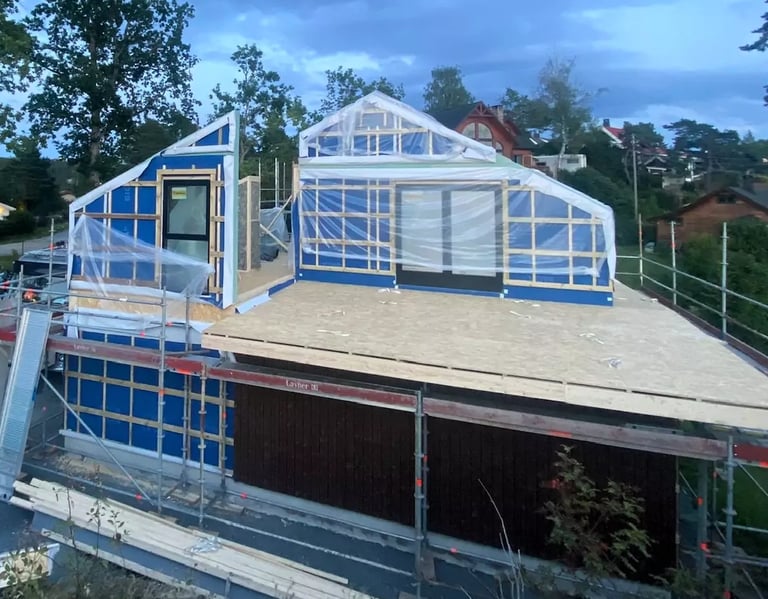 Wooden house builder