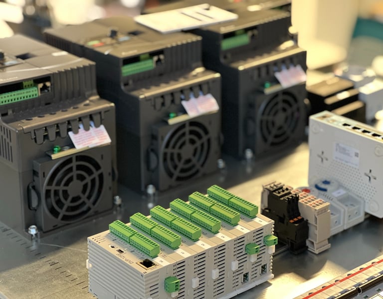 Valdymo skydų montavimas