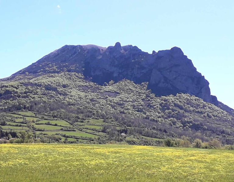 Montagne, Bugarach au printemps