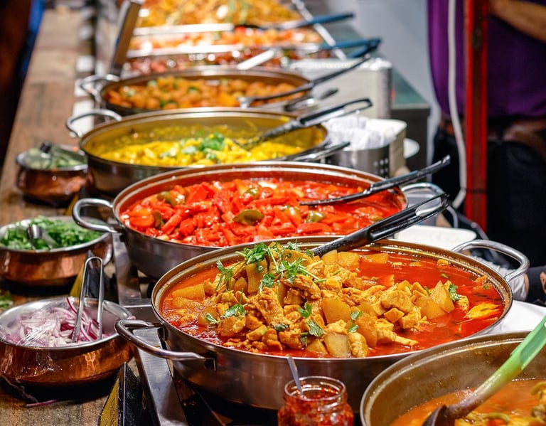 plusieurs plats pour un buffet indien