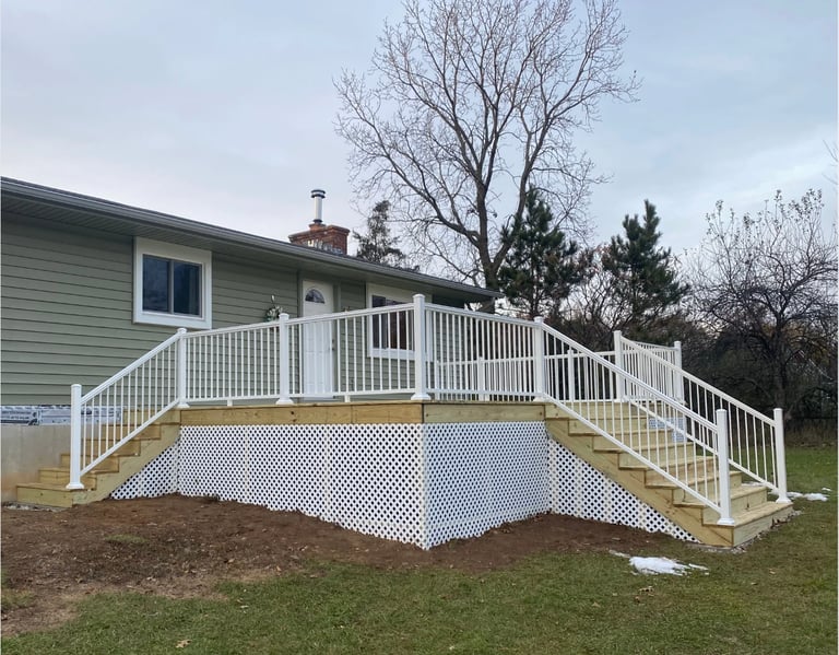 wood-deck-with aluminiam railings in Pinckney mi