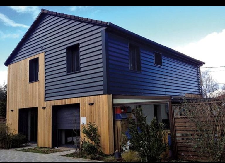 👉 Maison avec bardage moderne bois et façade contemporaine
